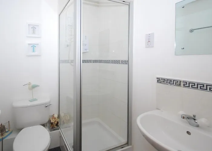 2 Bed In E1981 * Edinburgh