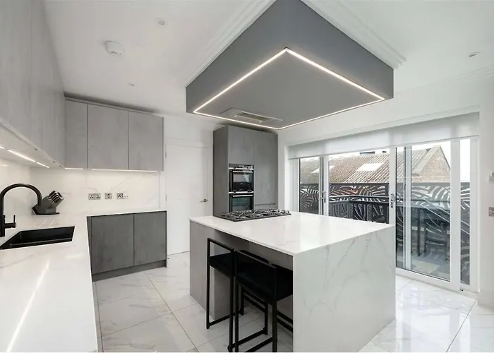 Luxury Waterfront Retreat For Groups Edinburgh