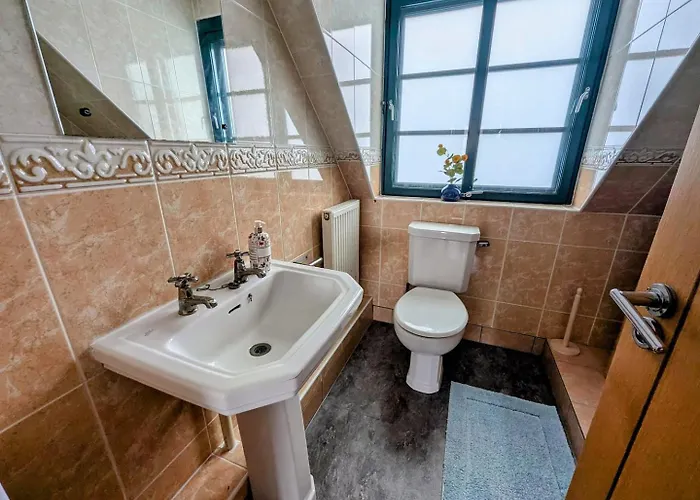 Center Gem-4bd House! *