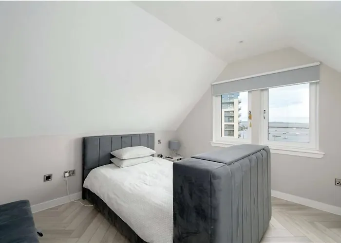 Holiday home Luxury Waterfront Retreat For Groups *