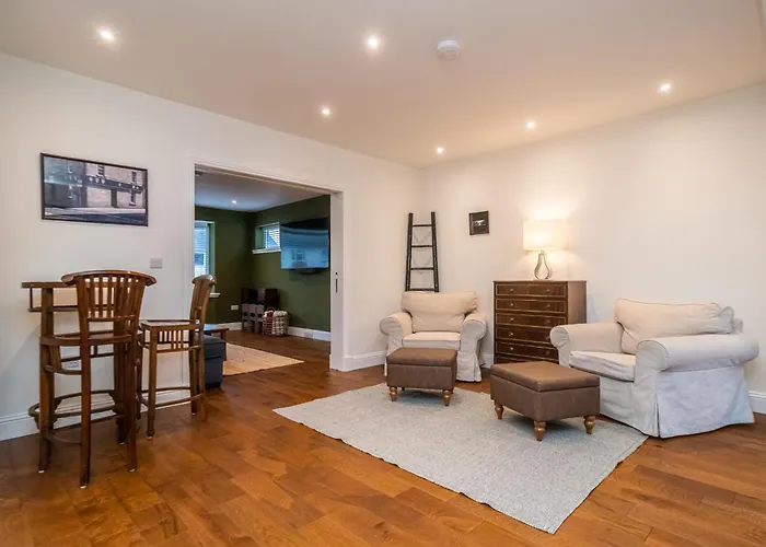 Spacious 5-bed With Garden Parking - Pass The Keys אדינבורו