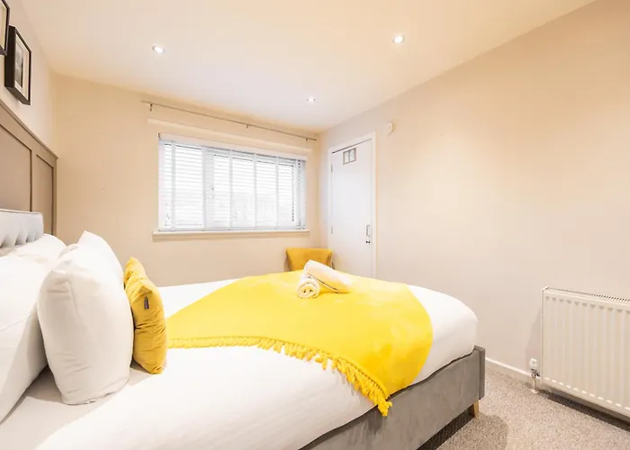 Bright 1-bed With Garden Near Braid Hills Golf Course בית נופש