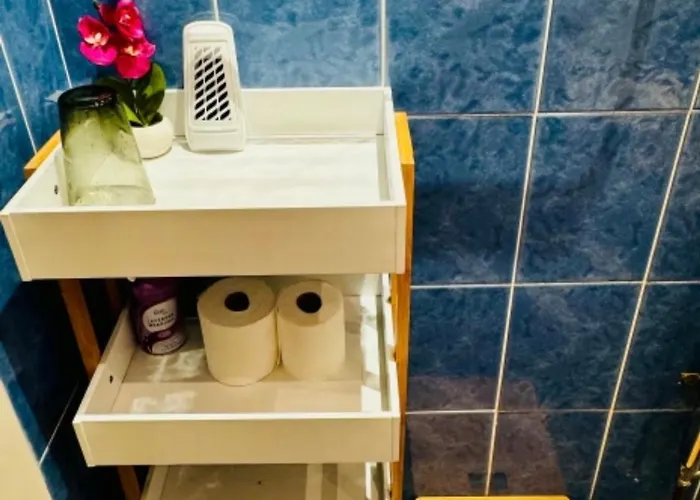 Charming With Private Bathroom In Centre