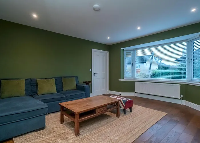 בית נופש Spacious 5-bed With Garden Parking - Pass The Keys *