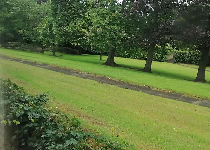 King Size Bed Direct Bus To Center Silver *