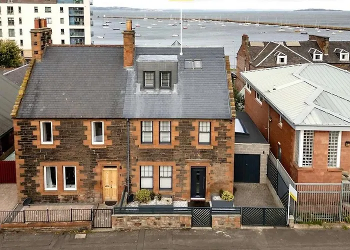 Vakantiehuis Luxury Waterfront Retreat For Groups Edinburgh
