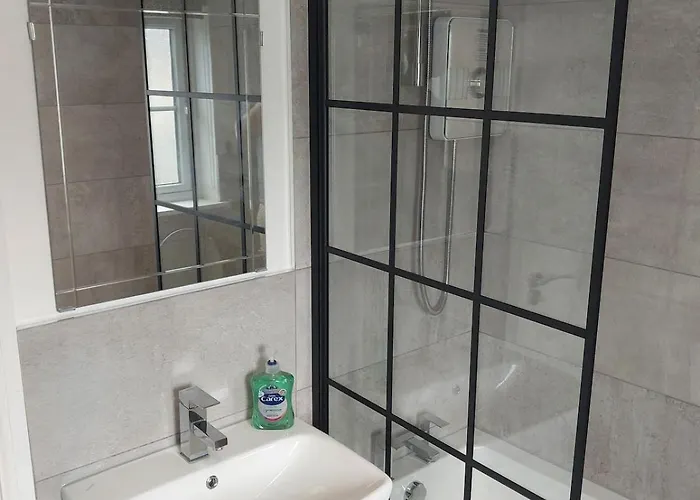 Semesterbostad Entire 3 Bedroom House In Suburban Area *