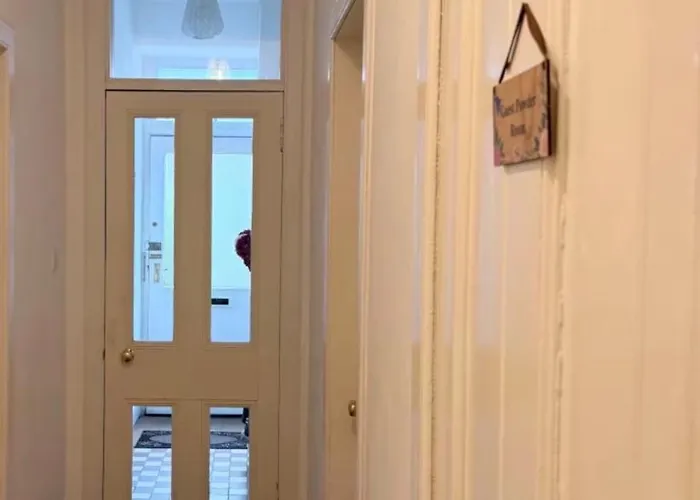 Charming With Private Bathroom In Centre Homestay szállás