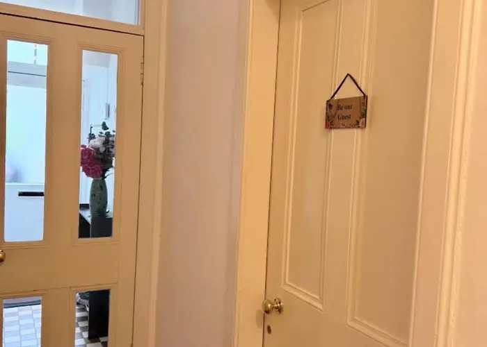 Homestay szállás Charming With Private Bathroom In Centre *