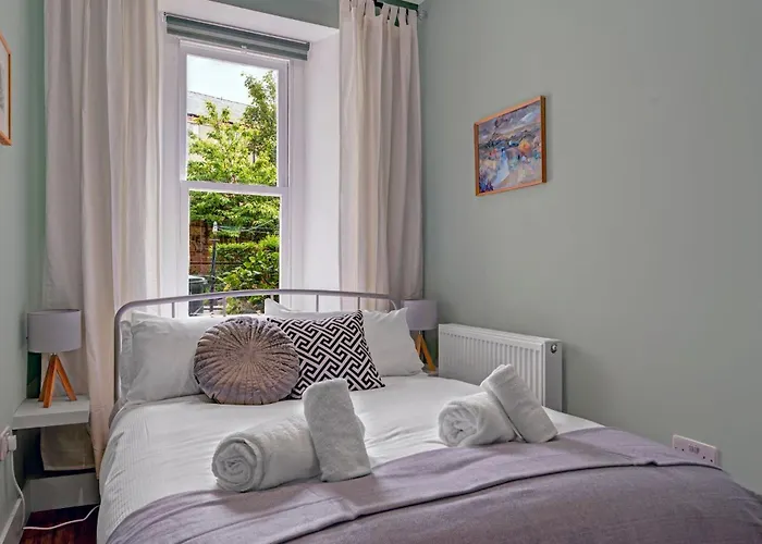 Stylish 2-bed Garden * Edinburgh