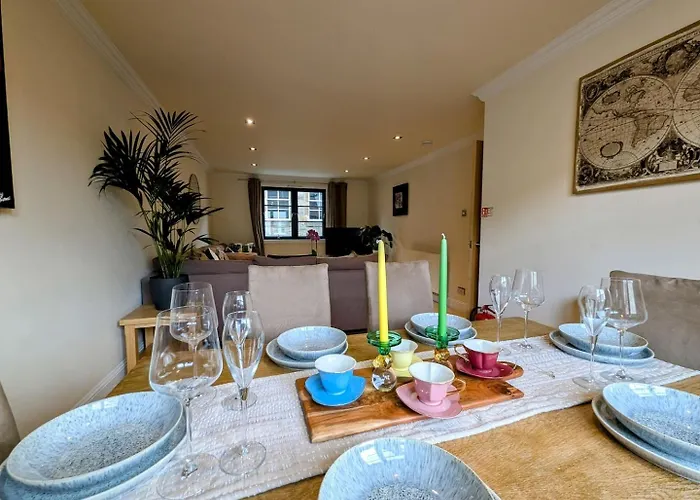 Feriehus Center Gem-4bd House! Edinburgh