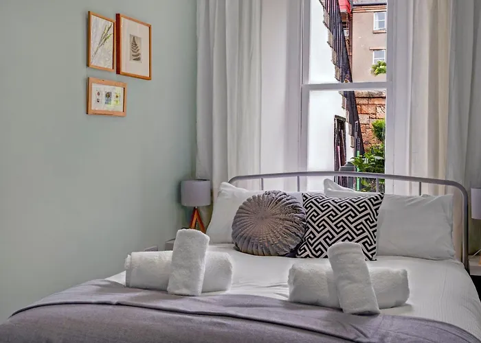 Stylish 2-bed Garden Villa