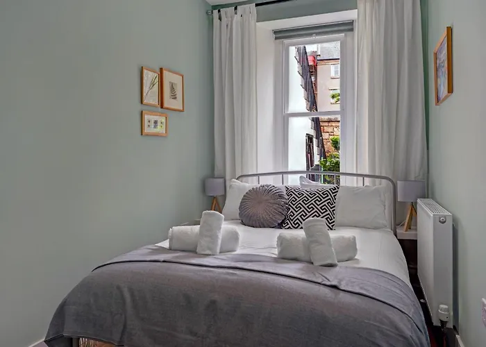 Stylish 2-bed Garden Villa Edimburgo