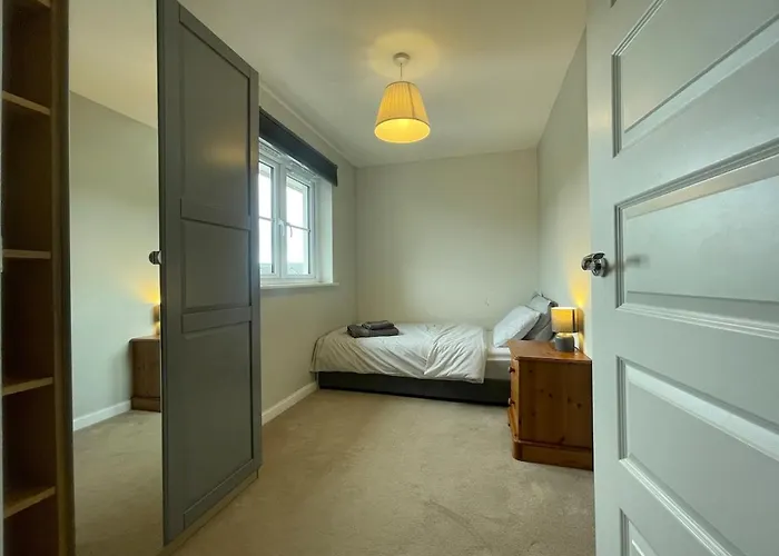 Semesterbostad Entire 3 Bedroom House In Suburban Area