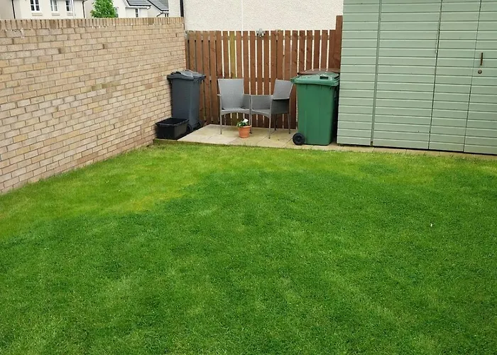 Entire 3 Bedroom House In Suburban Area