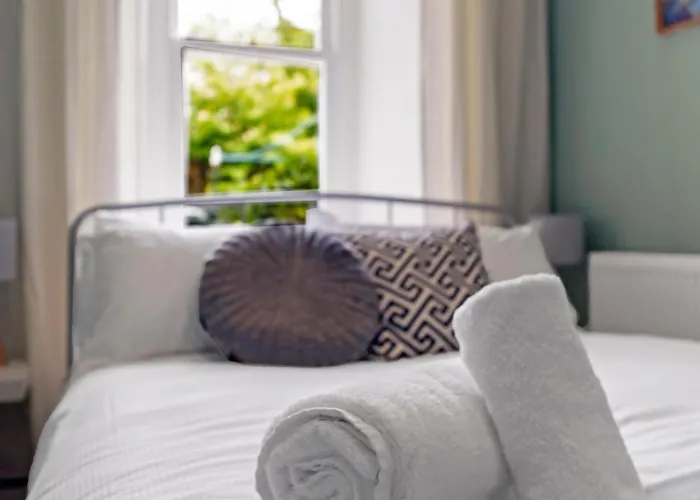 Stylish 2-bed Garden Edimburgo