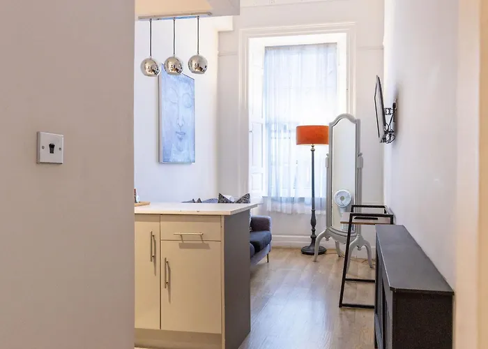 38 Bide Collective Edimburgo