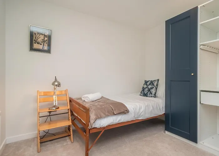 Spacious 5-bed With Garden Parking - Pass The Keys Дом отдыха Эдинбург