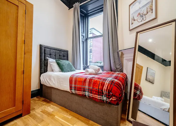 Mcdonalds House 12 Guests 10 Beds 15' Centre