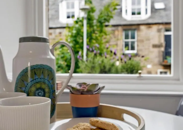 Stylish 2-bed Garden Villa Edimburgo