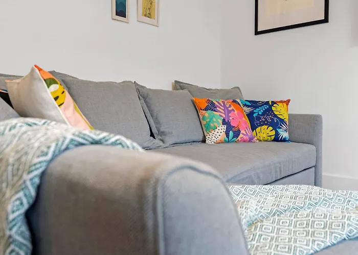 Stylish 2-bed Garden *