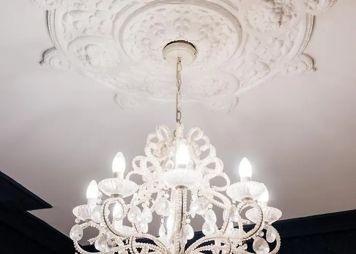 Monty's - 10 Guests 7 Beds Centre