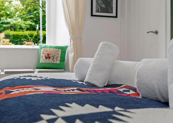 Stylish 2-bed Garden *