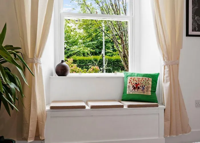 Stylish 2-bed Garden Villa *