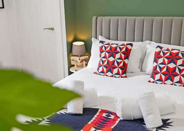 Stylish 2-bed Garden Villa