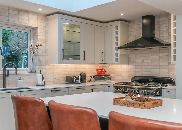 בית נופש Spacious 5-bed With Garden Parking - Pass The Keys אדינבורו