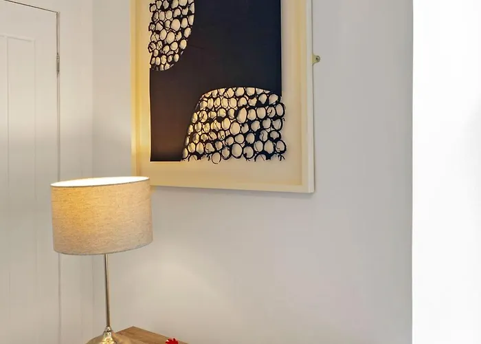 Villa Stylish 2-bed Garden