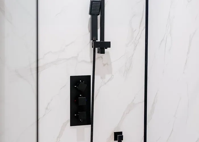 Mcdonalds House 12 Guests 10 Beds 15' Centre