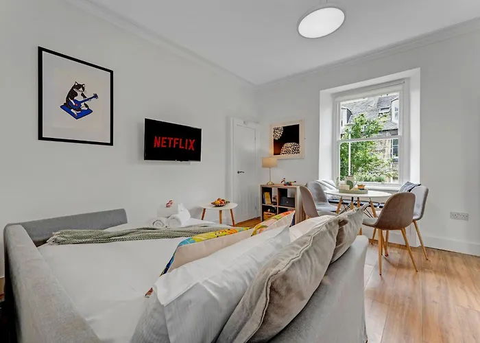 Stylish 2-bed Garden *