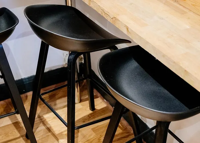 Mcdonalds House 12 Guests 10 Beds 15' Centre *