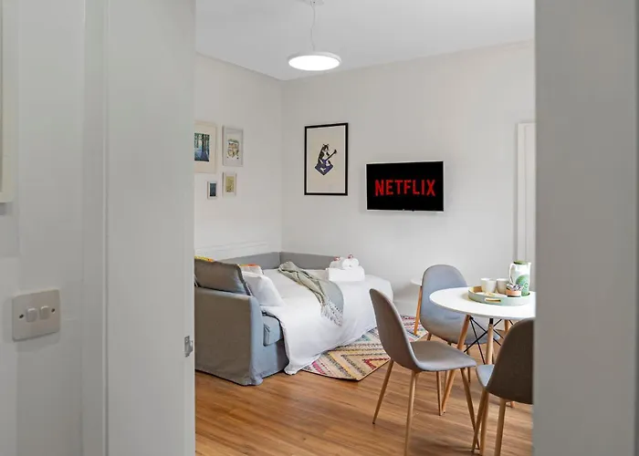 Stylish 2-bed Garden