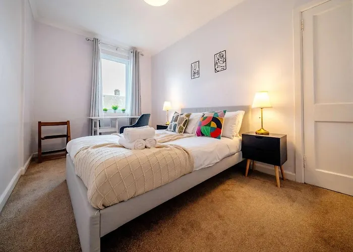 Bright Sleep 4 15 Minute Centre Free Parking Neaby Apartment