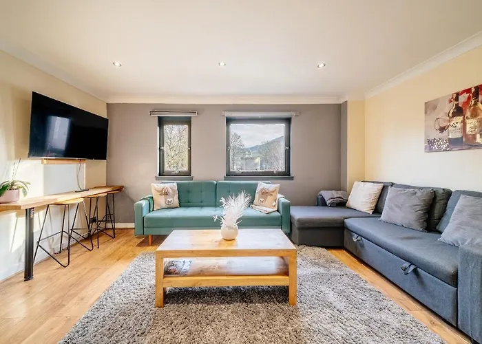 Bottom Of Royal Mile 7 Beds Sleeps 12 3 Bthrooms Apartment *