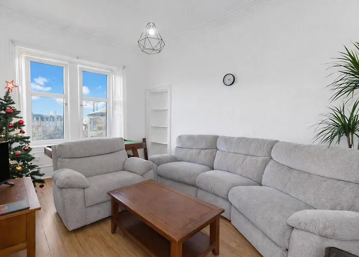 Bright 2 Bedroom Flat On Leith Walk דירה