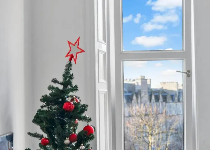 Apartment Bright 2 Bedroom Flat On Leith Walk *