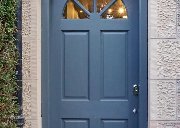 Fully Licensed In Peaceful Neighbourhood *