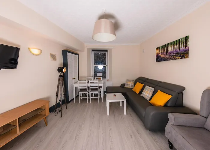 Charming And Spacious Getaway 3