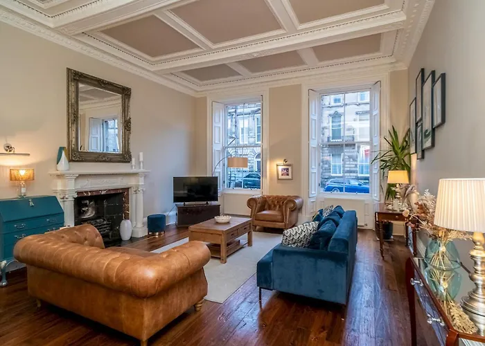 Apartment Georgian Elegance With Patio Garden West End - Pass The Keys Edinburgh