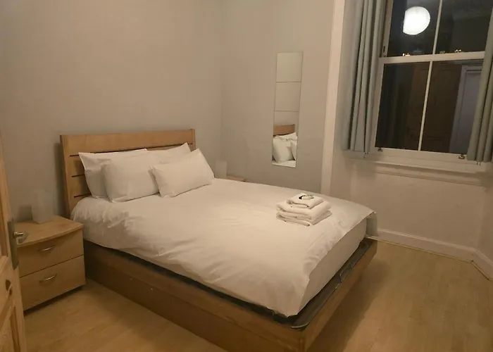 Comfy Semi-central Near Entertainment Park Apartment *