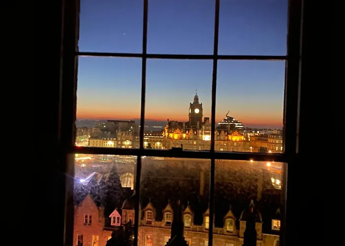 Royal Mile With Stunning Views *