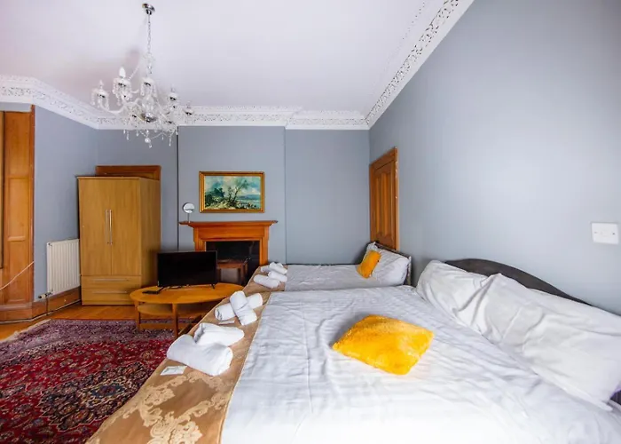 Cosy And Comfortable By Meadows *