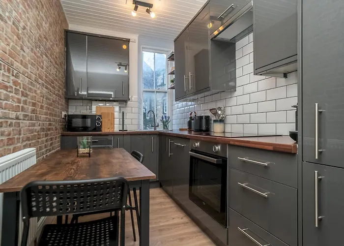 Charming 2-bed Flat Steps From The Royal Mile - Pass The Keys Apartament *