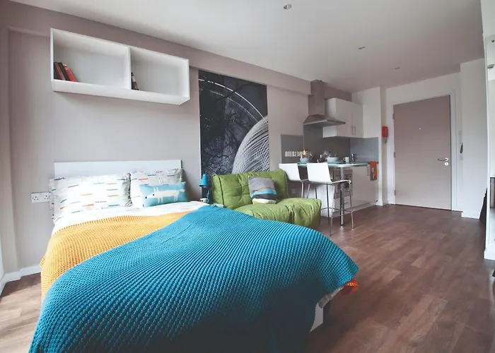 For Students Only - Gateway In Edimburgo