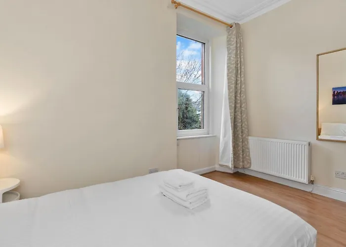 דירה Charming View With Modern Comforts אדינבורו