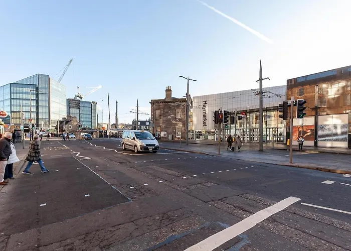 Victorian - Centre - Free Car Space *
