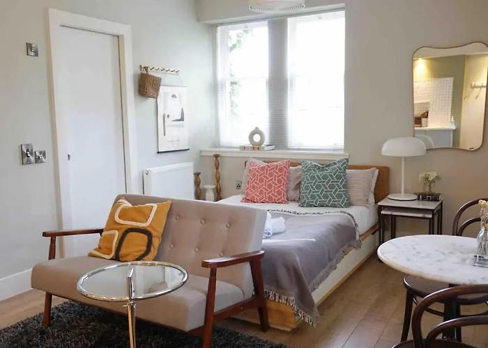 Fully Licensed In Peaceful Neighbourhood